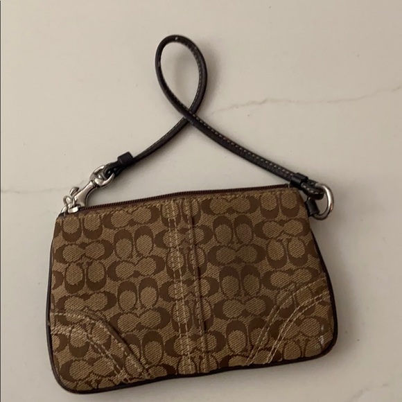 REDUCED!! Coach Wristlet/Clutch in Signature Print - Picture 4 of 4